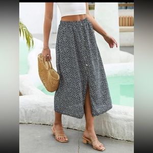SHEIN Ditzy Floral Print Split Hem Skirt!!